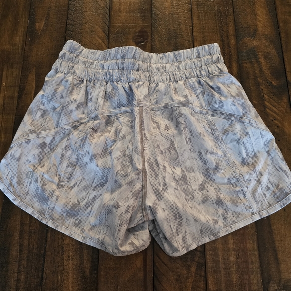 Lululemon Tracker short - Picture 2 of 3